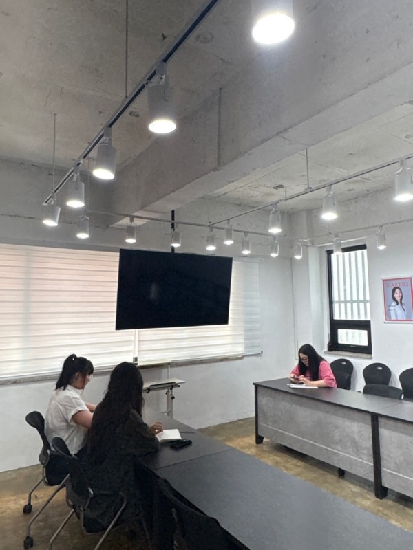 디자인팀 회의.jpg