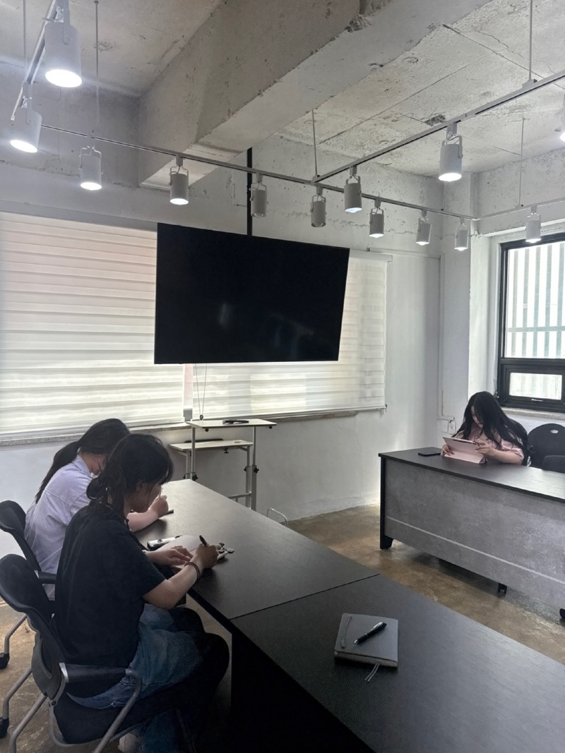 0801 디자인팀 오전회의.jpg