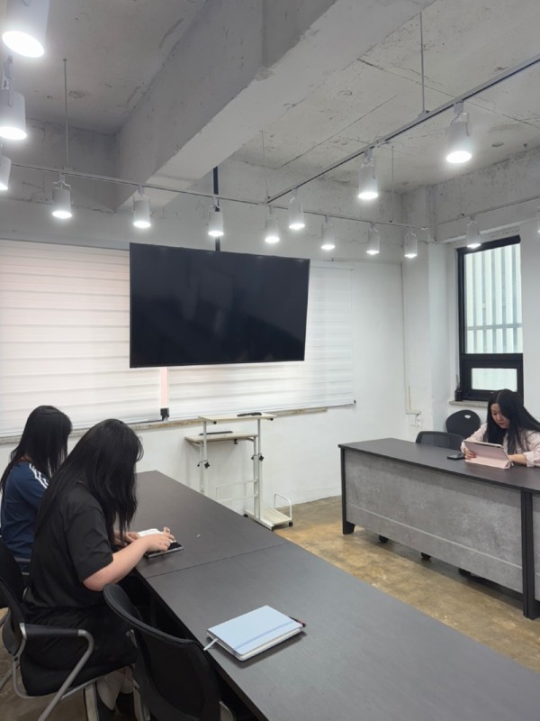 0806 디자인팀 오전회의.jpg